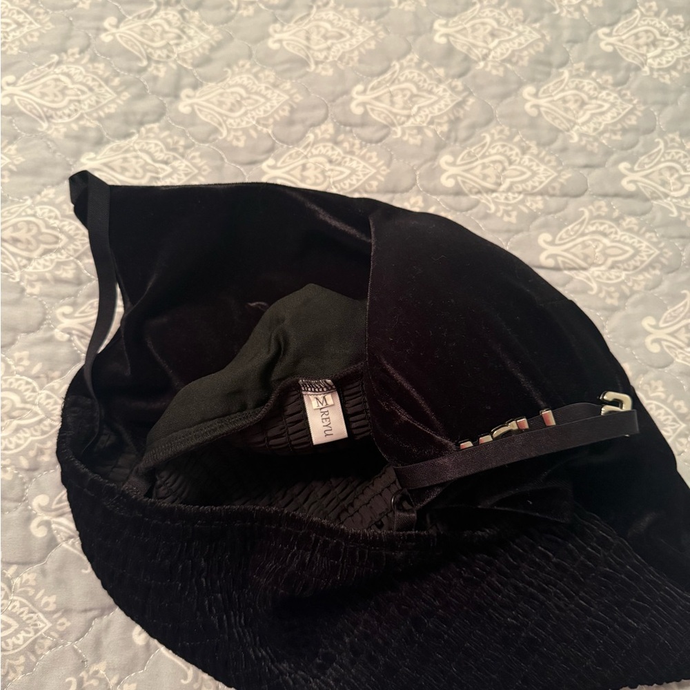 Elegant Black Velvet Women's Top - Picture 11 of 11
